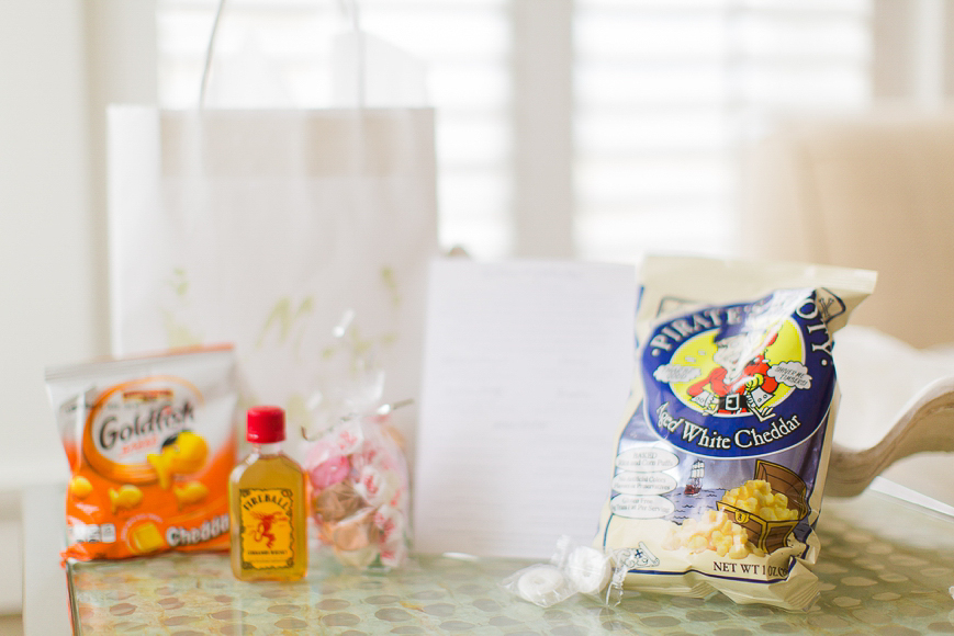 welcome bag for wedding with snacks